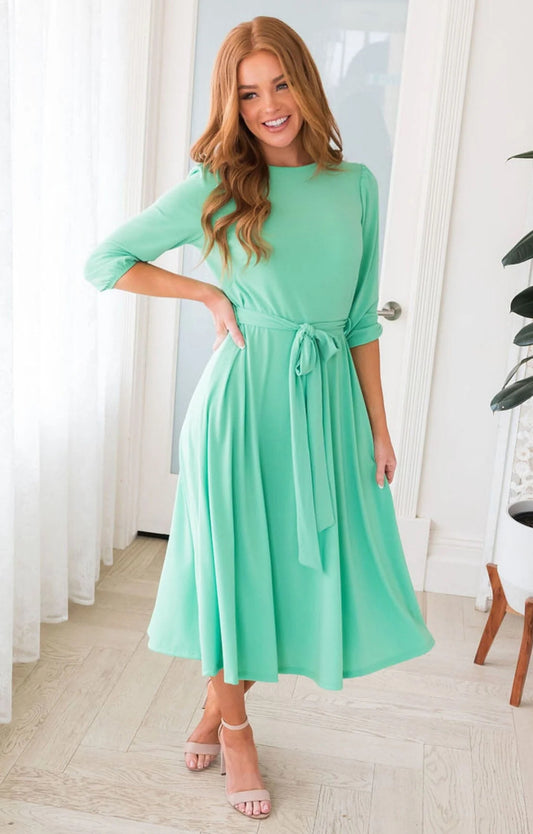 Olivia Midi Dress in kelly Green